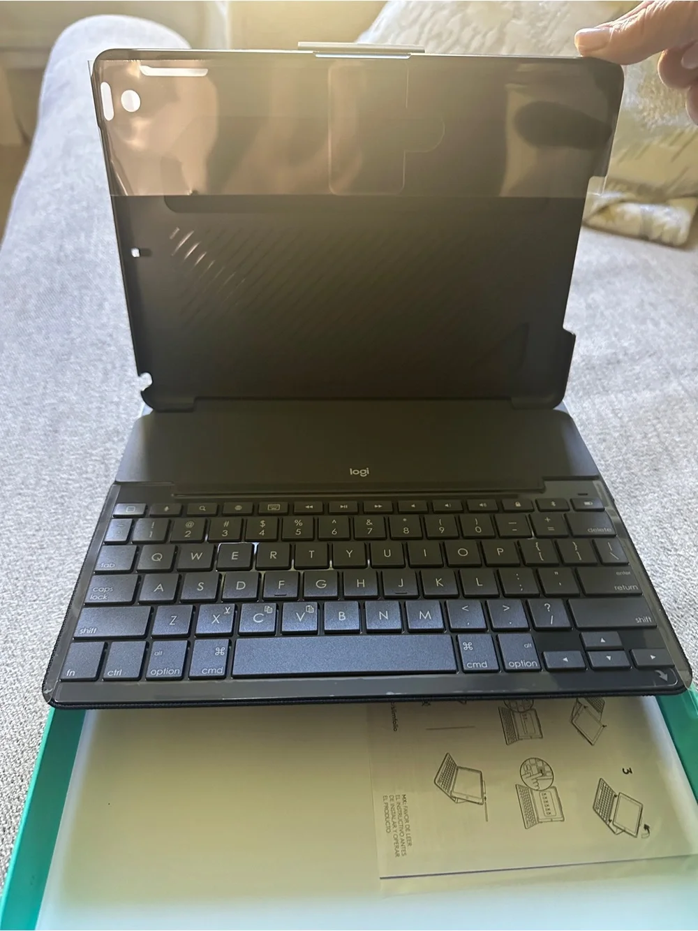 Logitech Slim Folio Keyboard Case in Black
